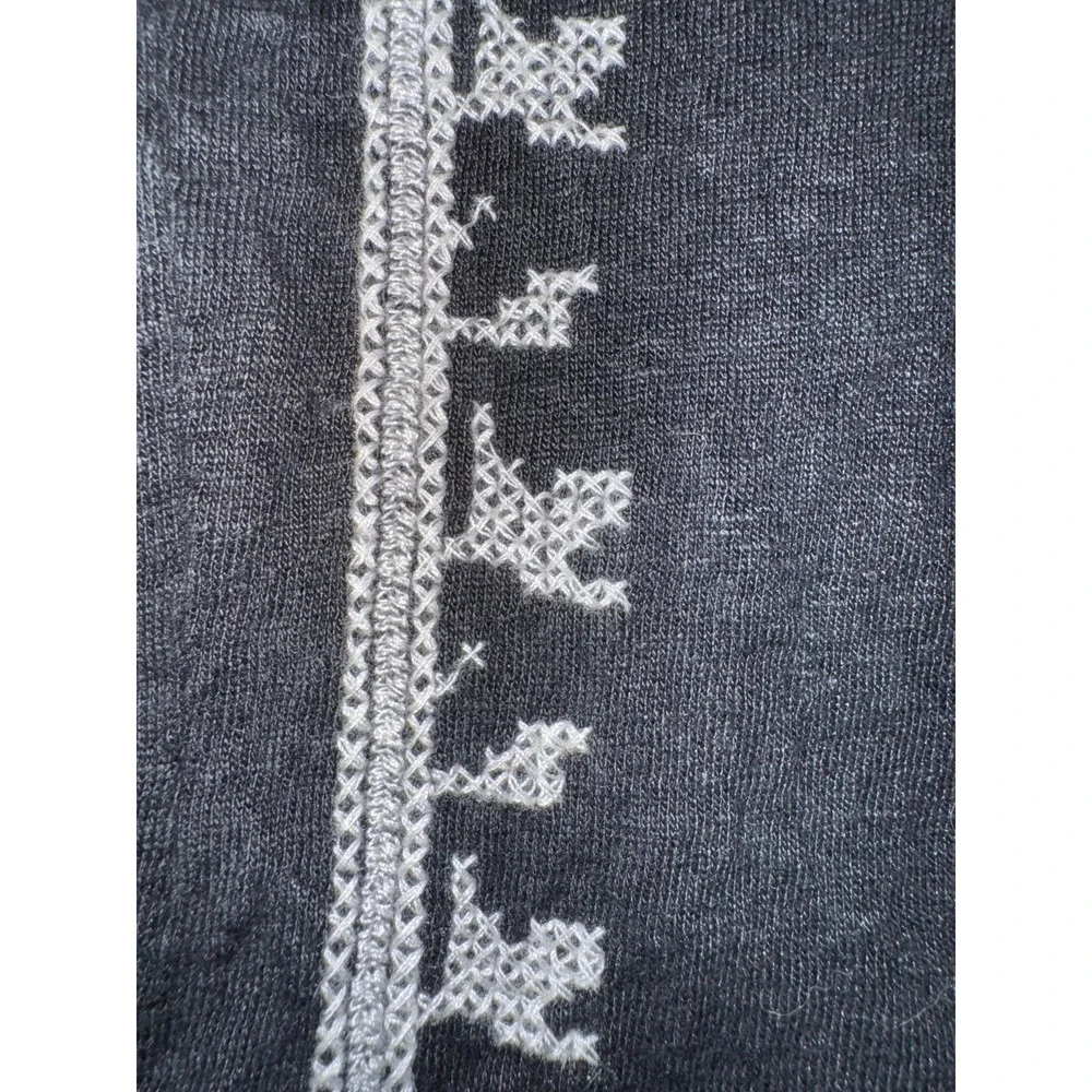 Garnet Hill 100% organic linen top with ivory cross stitch detail large - Picture 4 of 7